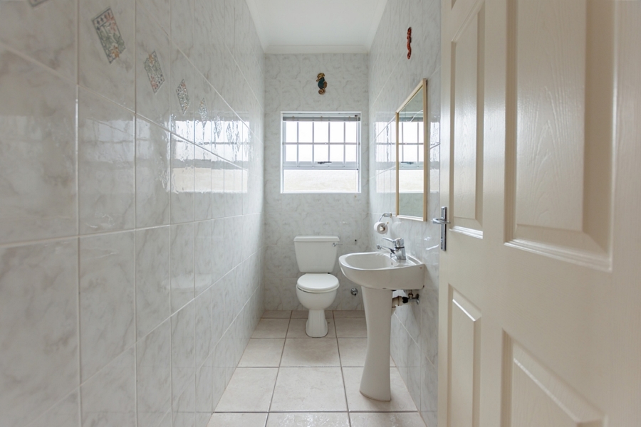 4 Bedroom Property for Sale in Middedorp Western Cape